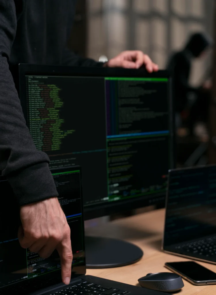 “Security team analyzing endpoint threat alerts and responding – Elewix managed EDR dashboard”
