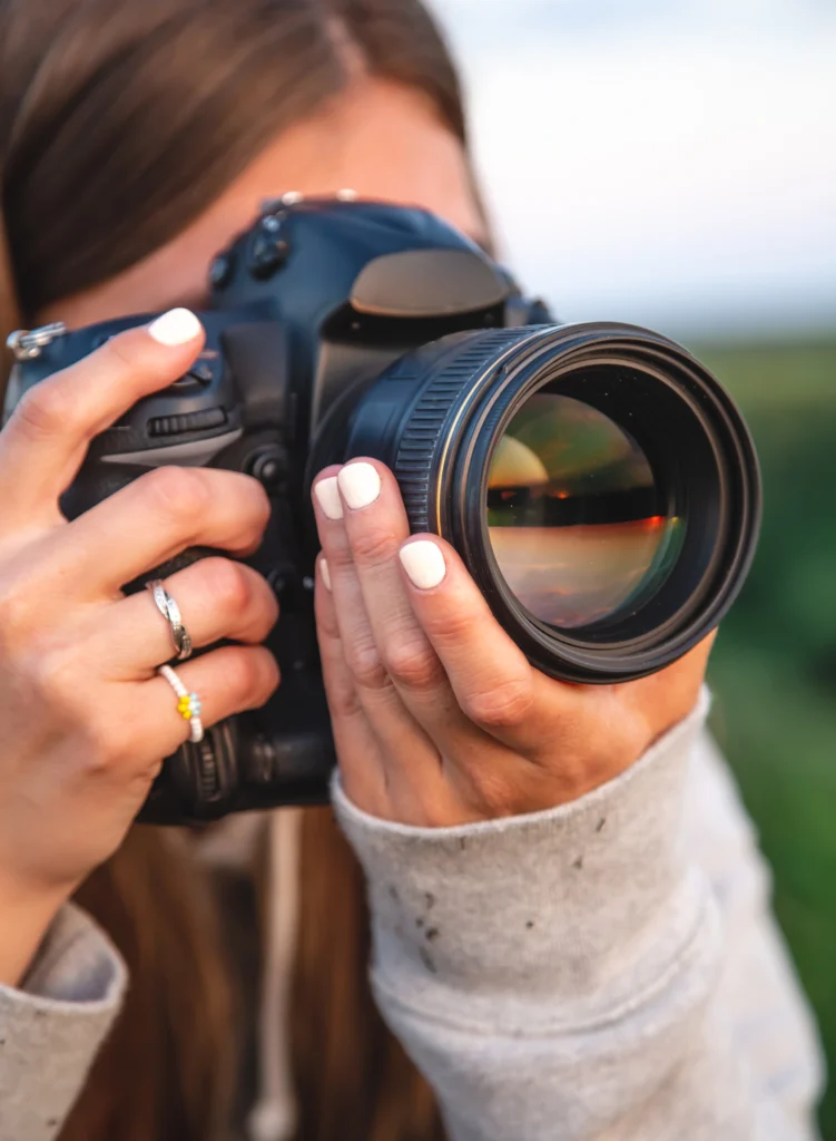 “High-end lifestyle photoshoot setup with models and natural lighting environment.”